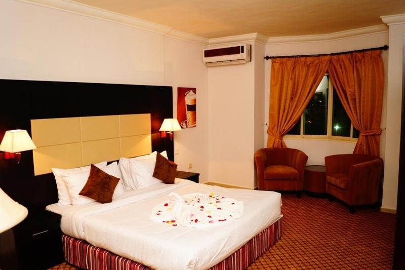 Ashaad Al-Tahliah Hotel And Suites Riad Habitación foto
