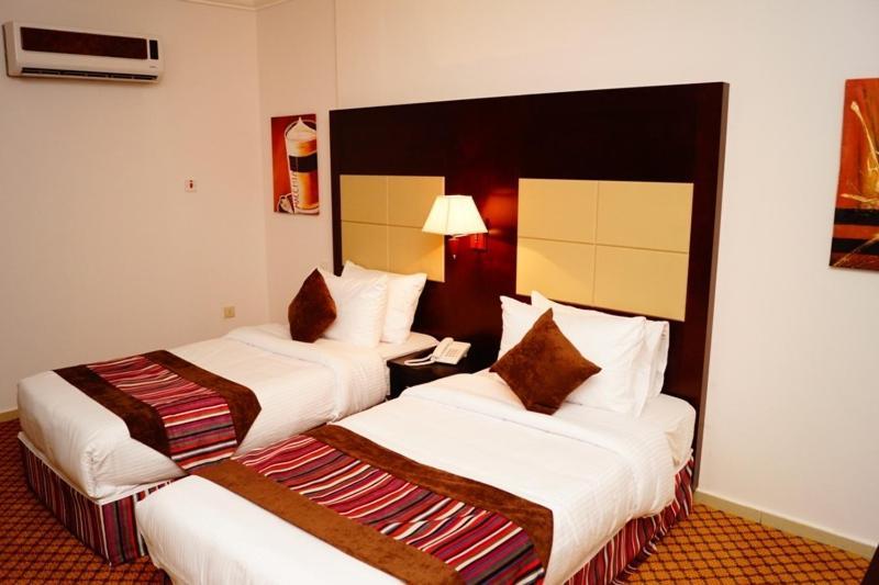 Ashaad Al-Tahliah Hotel And Suites Riad Habitación foto
